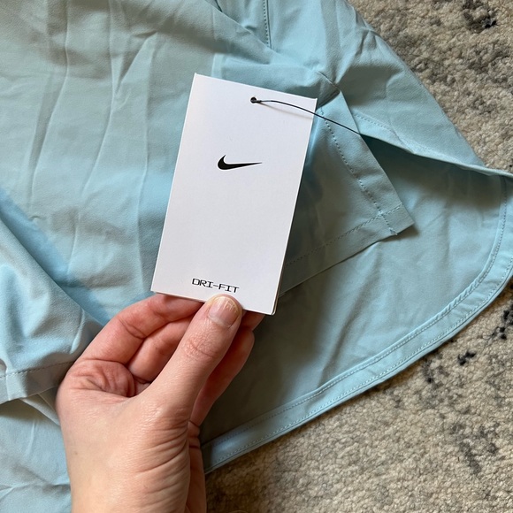 NWT Nike Women’s Dri Fit Bliss Midi Rise Training Skort Size Medium - Picture 2 of 9